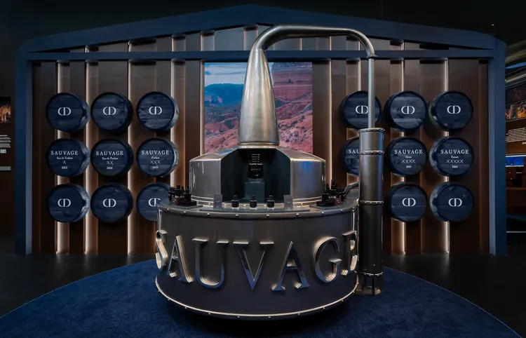 Dior曠野之心極境之夜快閃店SAUVAGE 蒸餾工藝區。品牌提供
