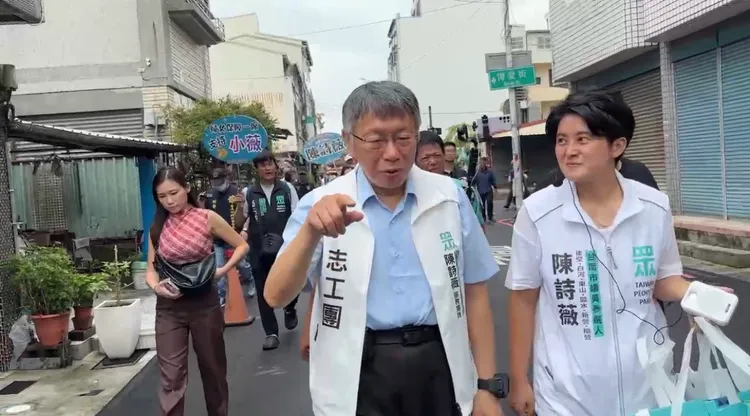 柯文哲今天一早到台南新營，替民眾黨市議員參選人陳詩薇輔選。民眾提供