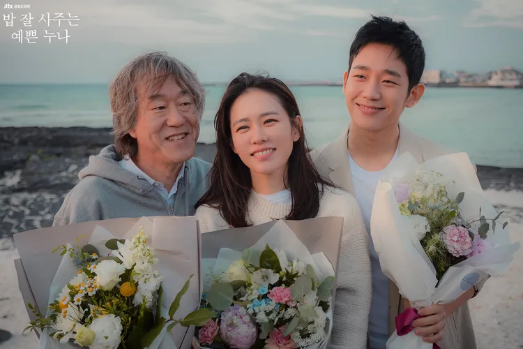安畔錫（左起）擅長執導細膩的愛情劇，以孫藝真、丁海寅主演的《經常請吃飯的漂亮姐姐》廣為人熟知。翻攝JTBC