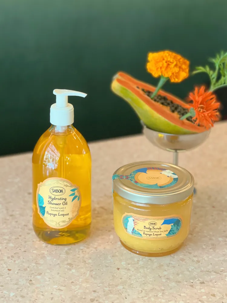 SABON熱帶果嶼清潤沐浴油，30ml／1080元、500ml／1380元；身體磨砂膏，320g／1580元、600g／2180元。品牌提供
