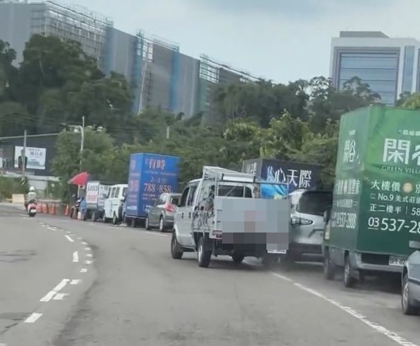 小貨車蛇行險撞車! 警攔查快篩陽性揪毒駕送辦