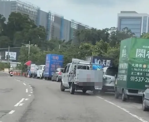 小貨車蛇行險撞車！　警攔查快篩陽性揪毒駕送辦
