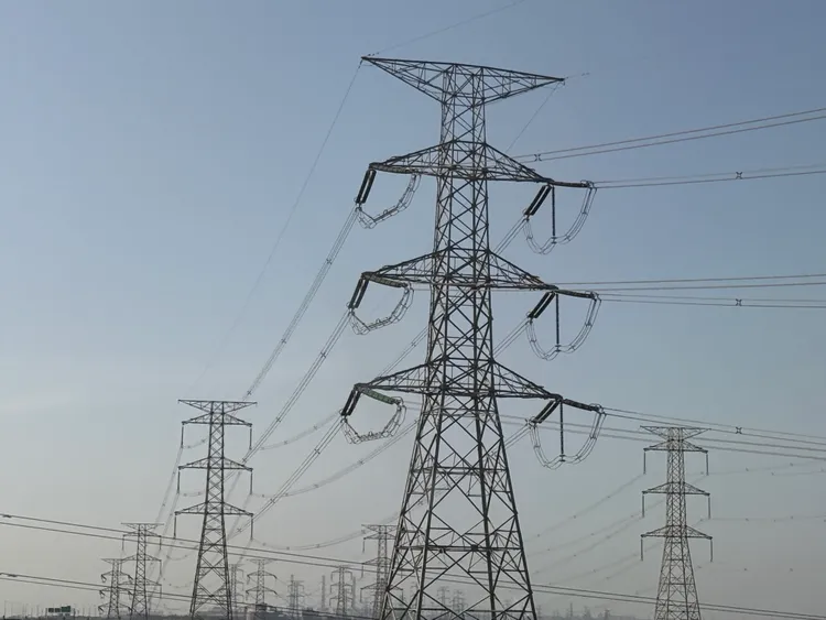 圖為高壓電。呂承哲攝