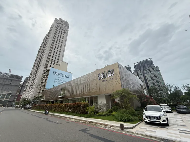 國揚農16特區「國揚鉑御」6-7字頭成交帶動下，即便全市整體交易量低迷，但預售屋為南台灣5縣市唯一均價超過4字頭。葉家銘攝