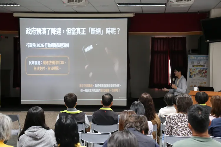 「貢丸網」團隊看見地方通訊備援需求，提出計畫展開實際行動。圖為隊長鄭富方。台南市府提供