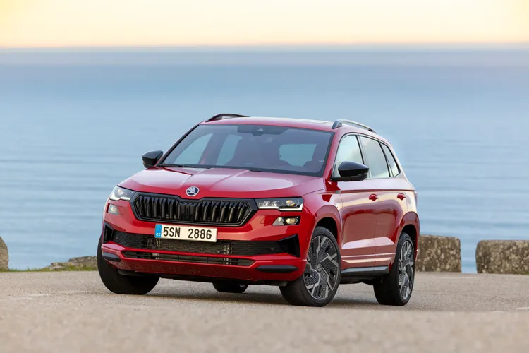 Škoda Karoq以俐落設計與靈活空間滿足多元用車需求，2027年式同步升級安全、便利科技與品牌識別，進一步強化產品競爭力。業者提供