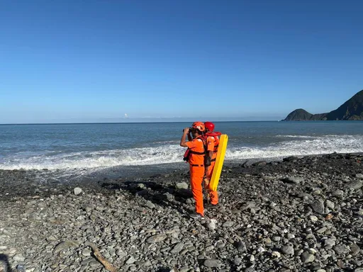 宜蘭粉鳥林SUP男失聯逾一夜　海巡出動空偵機、巡防艇急尋人