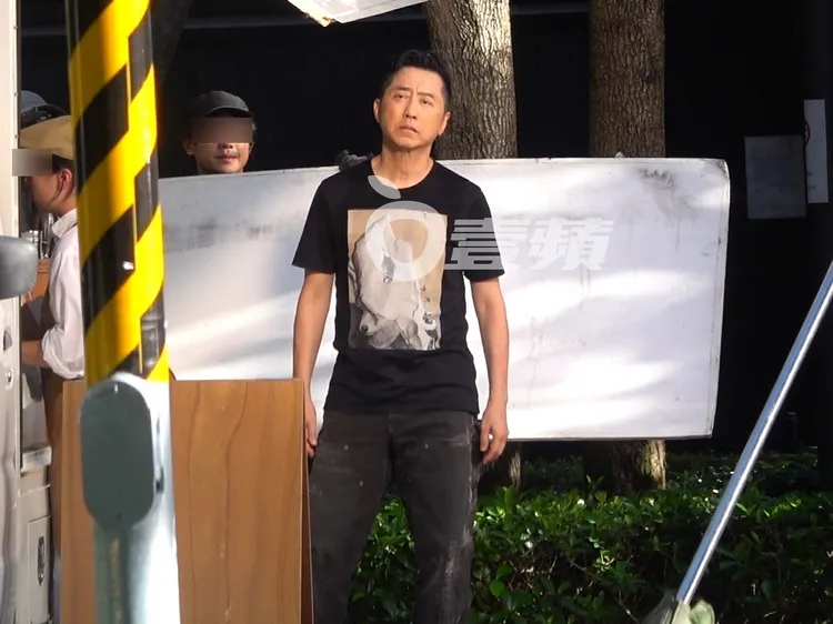 庾澄慶擺出跩裡跩氣的模樣。特勤中心攝