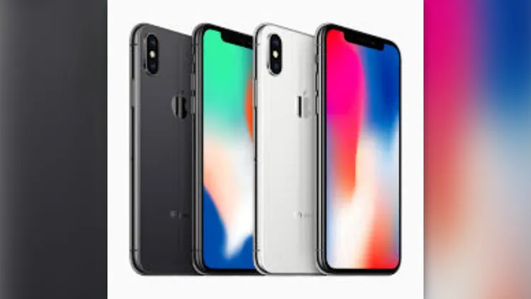 iPhone X於2017年登場，首度導入OLED螢幕、Face ID及手勢操作，並以經典瀏海設計開啟iPhone全面螢幕時代。Apple官網