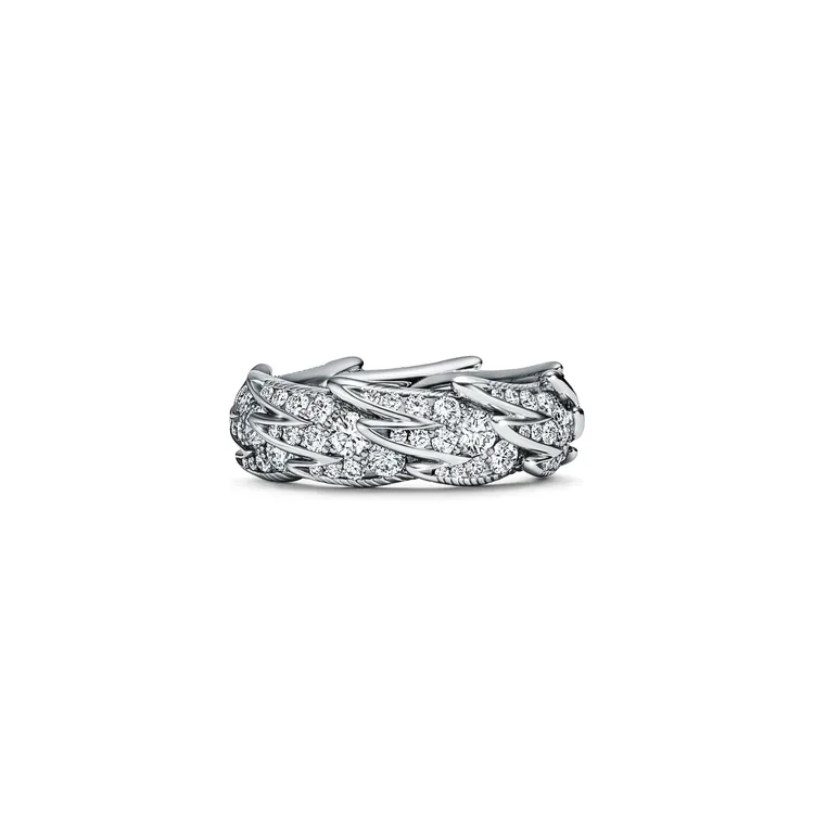Tiffany 石上鳥珠寶系列 Wings 鉑金鋪鑲鑽石寬版戒指。品牌提供