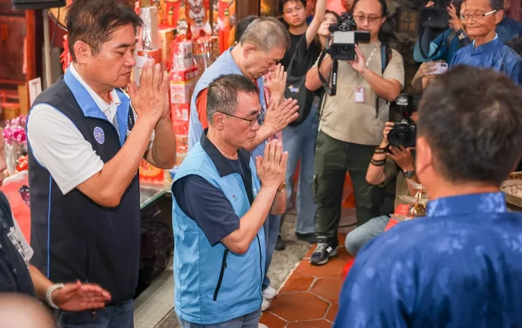 關聖帝君聖誕，李四川赴新莊武聖廟參拜祈福。競辦提供