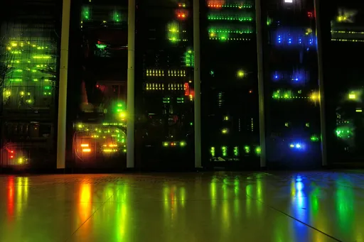 800VDC是什麼？AI資料中心成吃電怪獸　3大半導體技術分工解密 