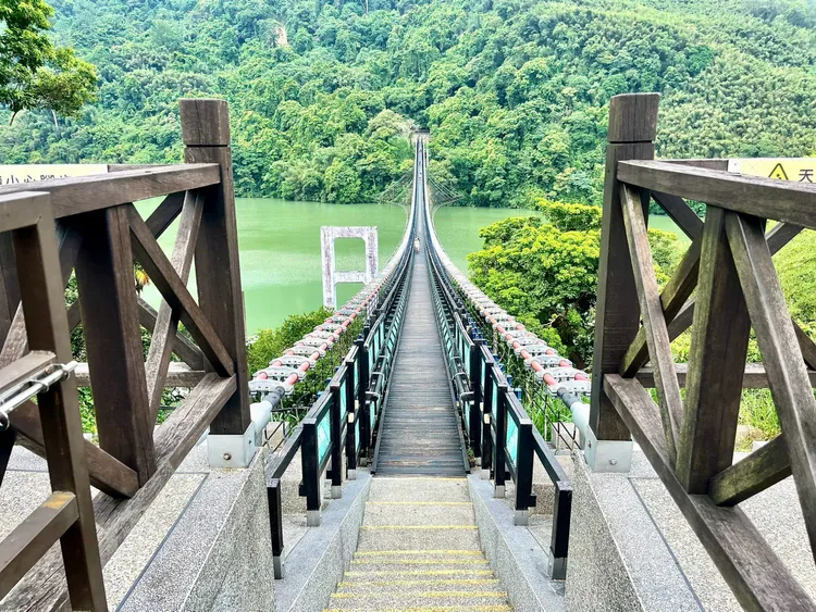 新溪口吊橋。觀旅局提供