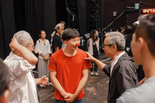 吳念真三代同堂看戲！一句話提議　林懷民秒加「驚喜彩蛋」