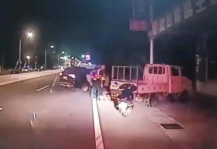 警消據報到場救護。翻攝畫面