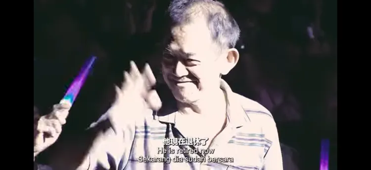 黃明志在新加坡開唱時，二舅還到場支持。翻攝YouTube