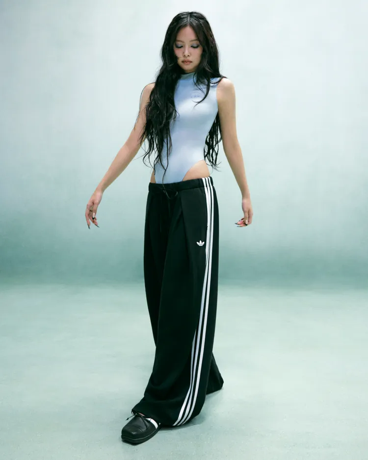 adidas Originals by JENNIE聯名推出一系列超有Jennie感單品。品牌提供