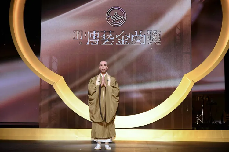 藥師寺寬邦被台灣年輕粉絲狂讚「最帥和尚」，本人低調靦腆不回應。三立提供