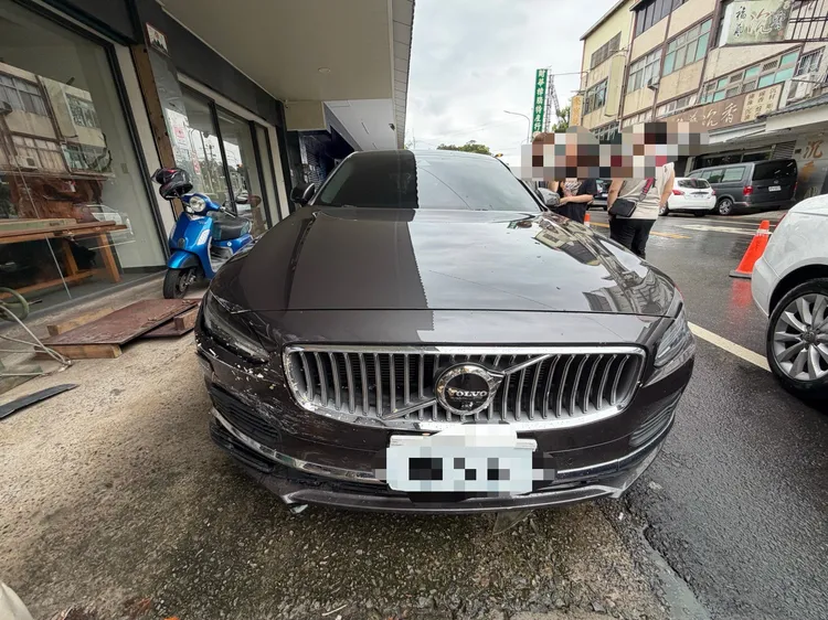 肇事Volvo轎車剛買不久。民眾提供