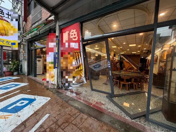 藝品店受到波及。民眾提供
