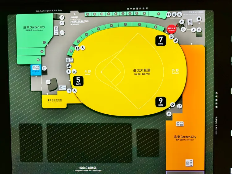 台北大巨蛋園區平面圖，遠東GARDEN CITY最新開放3萬坪「莫內花園」為橘色標示區域。莊偉祺攝