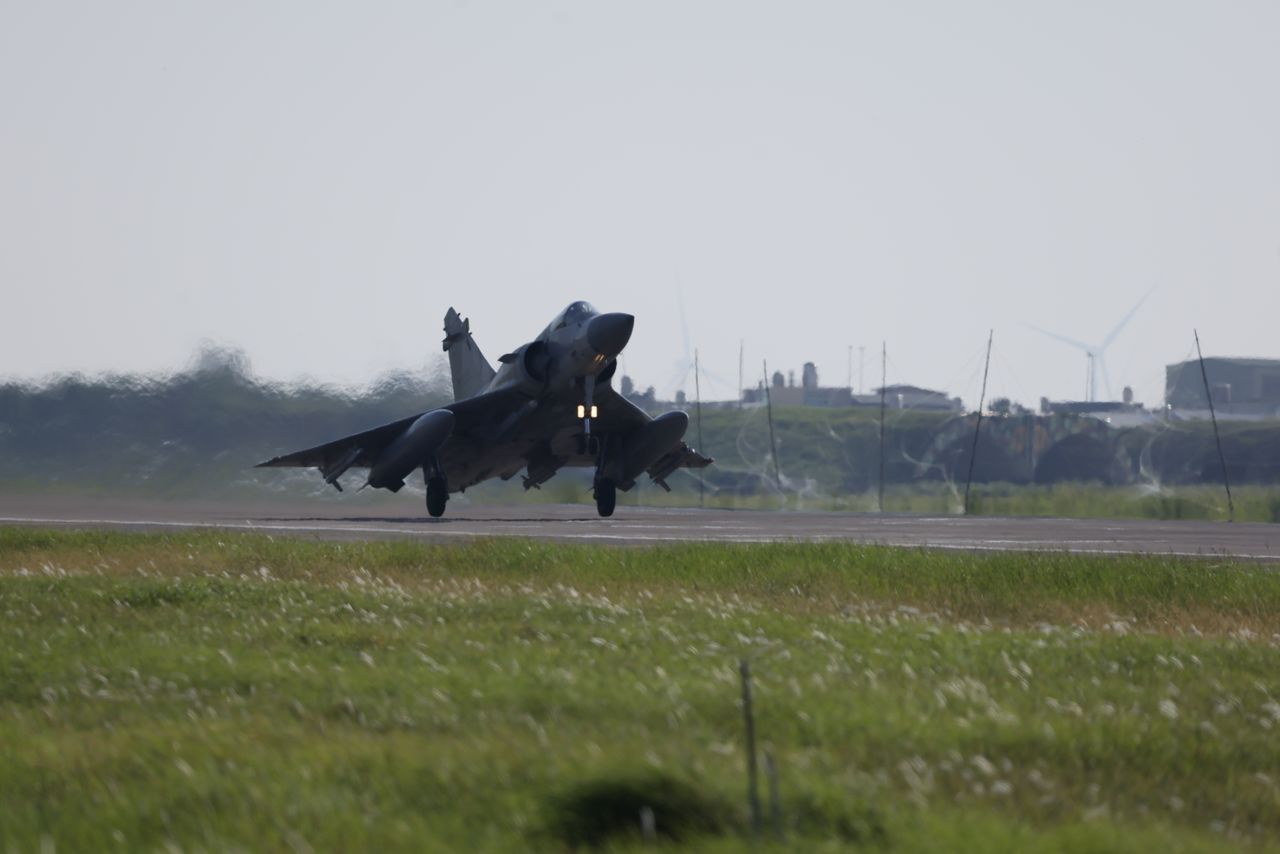 漢光42號Day 3 空軍幻象2000-5戰機緊急升空模擬迎敵
