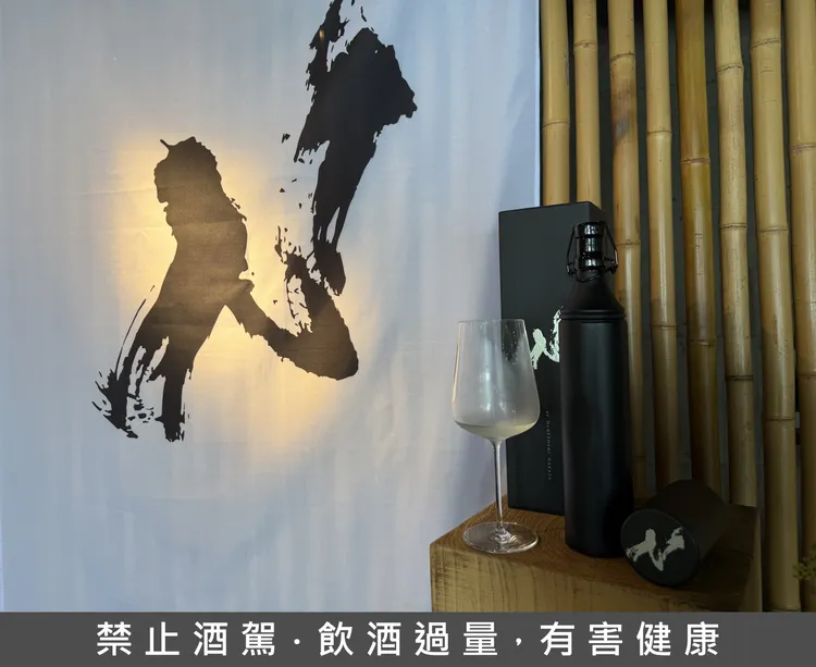 十四代與中田英壽聯名款採黑瓶設計，為品牌唯一聯名酒，每年到台限量百支。黃若綾攝