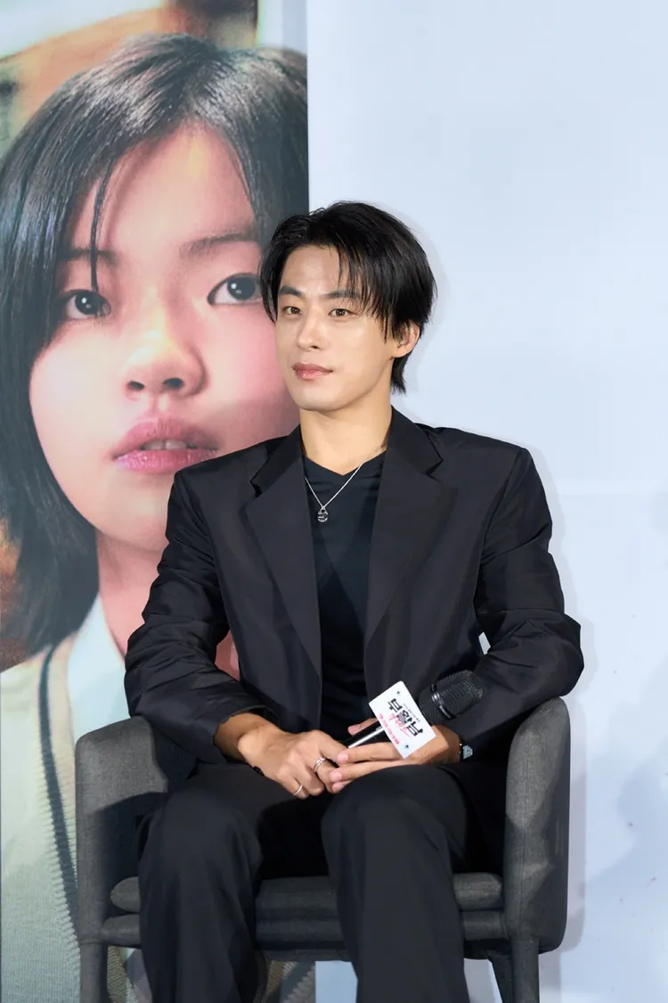 具教煥《D.P：逃兵追緝令》後2度合作申承浩，形容「像演愛情戲」。采昌國際提供
