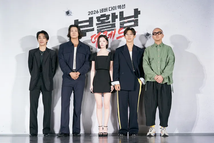 具教煥（左起）、申承浩、金是兒、姜其永、導演白宗烈日前出席《復活男》首爾記者會。采昌國際提供