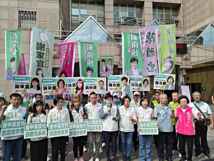 民進黨台中英系8名參選人也完成登記。陳俞融辦公室提供
