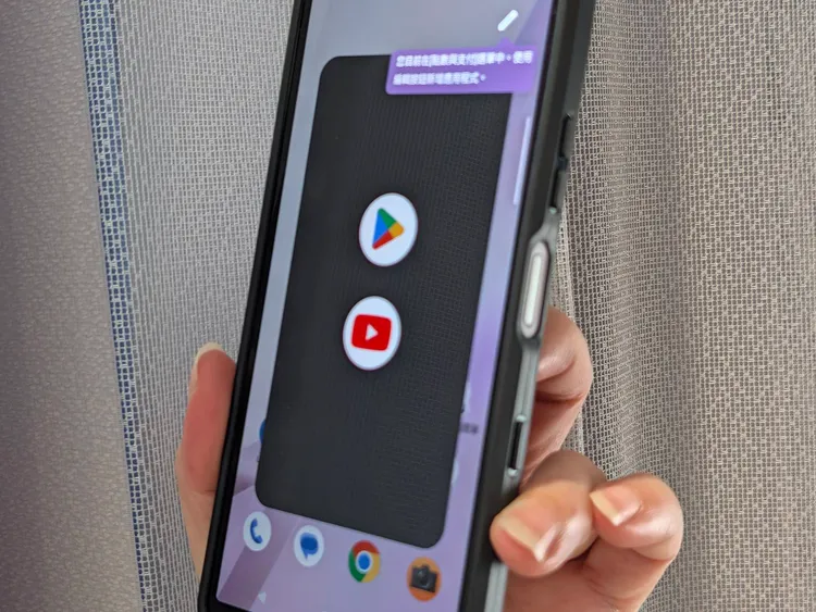 Xperia 10 VIII按兩下電源鍵即可叫出「快捷App選單」，能依照個人需求加入行動支付、會員集點或常用App，減少反覆翻找的時間。趙筱文攝
