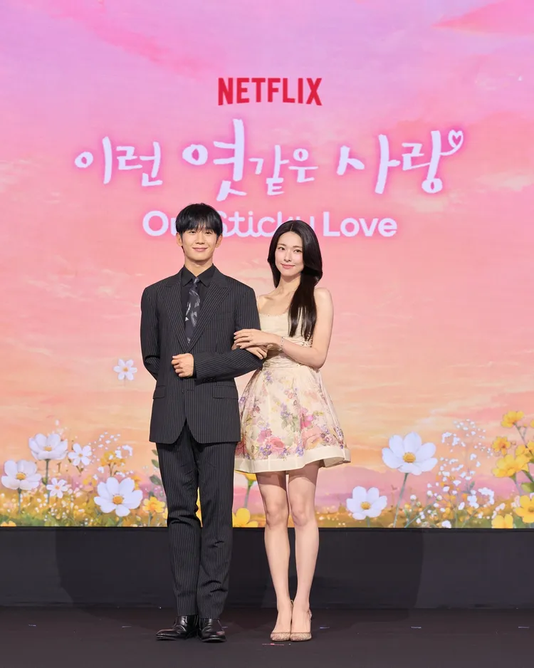 丁海寅（左）和賀營主演《我的荒糖戀愛》。翻攝netflixkr IG