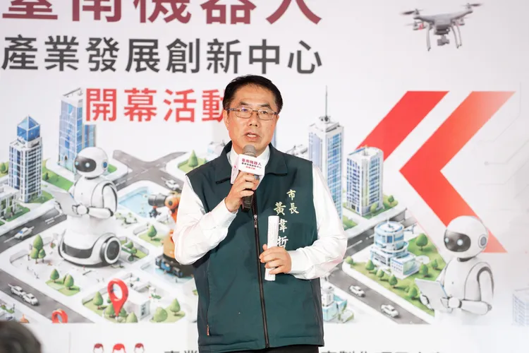 台南市長黃偉哲出席儀式，表示未來將主動出擊邀國內外廠商進駐。主辦單位提供