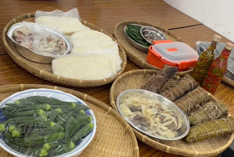 每月文健站必辦美食分享會，菜餚裡藏有原鄉家鄉味。原民局提供