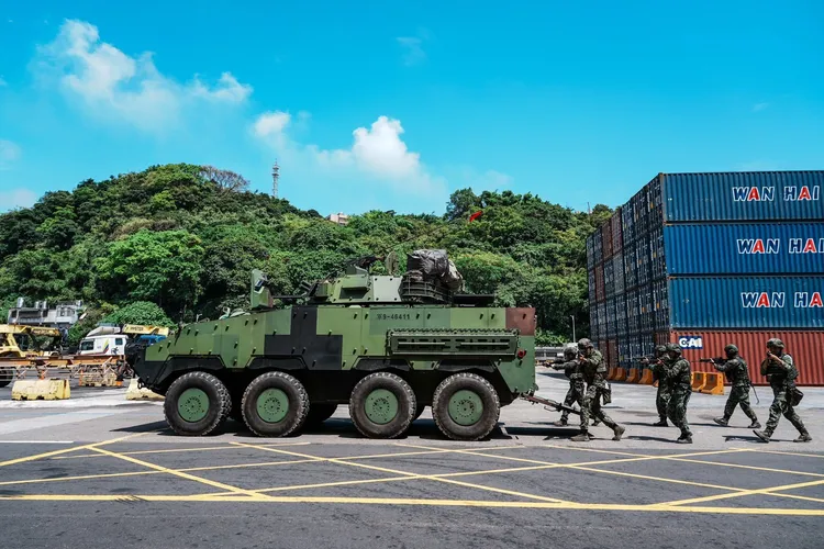 戰鬥部隊出動CM32、CM34雲豹八輪甲車。青年日報提供