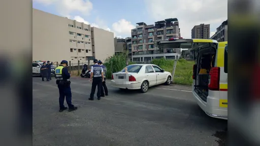 離奇！男開車緩慢滑行百公尺　警消到場已氣絕還發現毒品
