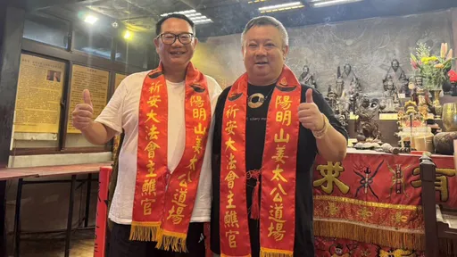 兒為宣明智點七星燈祈福　宣昶有：父已能動手寫字