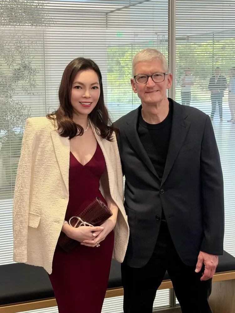 曾馨瑩曬出與Tim Cook的合照。翻攝曾馨瑩IG