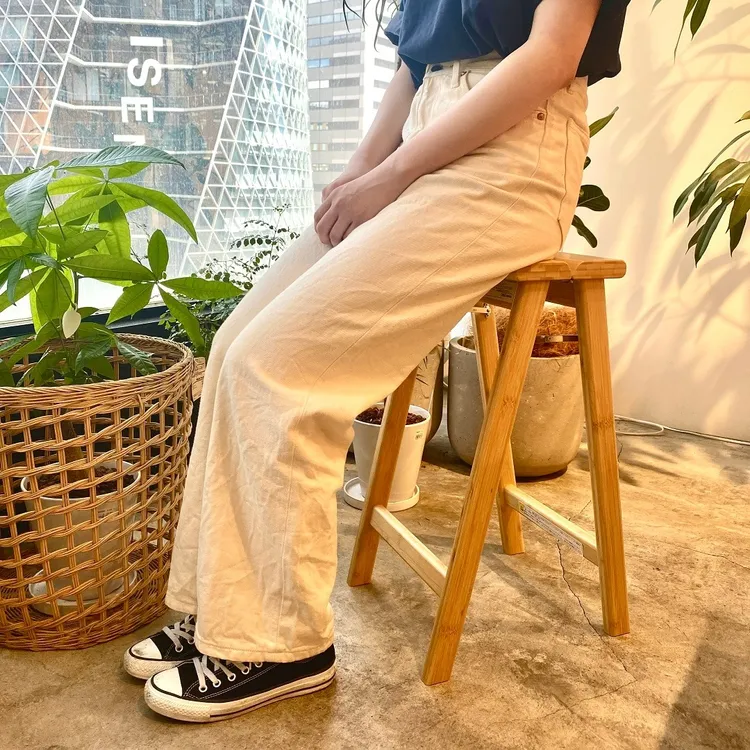 竹製摺凳乘坐示意圖。翻攝無印良品X