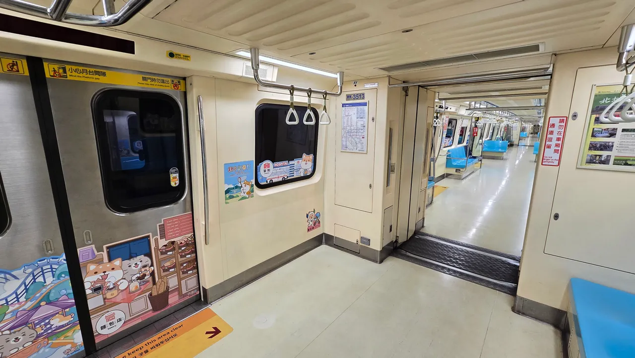 北捷怒了！車廂拆柱椅遭酸「考驗平衡感」　網更扯「幫助中共軍隊」