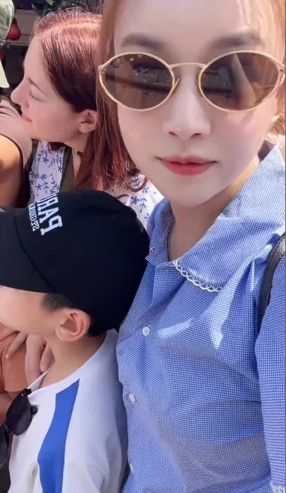 陳妍希9歲兒暴風抽高，身高已快到媽媽的肩膀。翻攝陳妍希微博