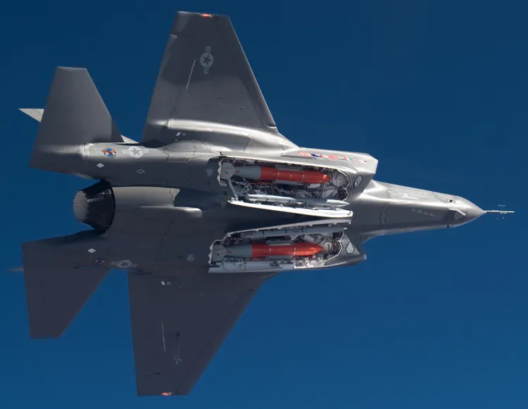美軍F-35戰機攜帶戰術性核武。翻攝USAirForce