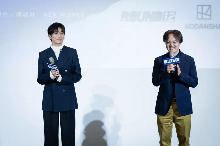 高橋文哉（左）開拍前主動召集TEAM Z隊友喊話，製片松橋真三透露電影花了5年籌備。甲上娛樂提供