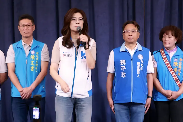 國民黨主席鄭麗文今（14）日上午前往彰化，出席「彰化市提名同志介紹會」，她表示，高雄市長選舉近期民調顯示，國民黨提名的柯志恩與民進黨提名人已在誤差範圍內。國民黨提供