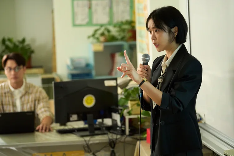 李霈瑜演出控制狂，瘋起來像八爪章魚。公視台語台提供