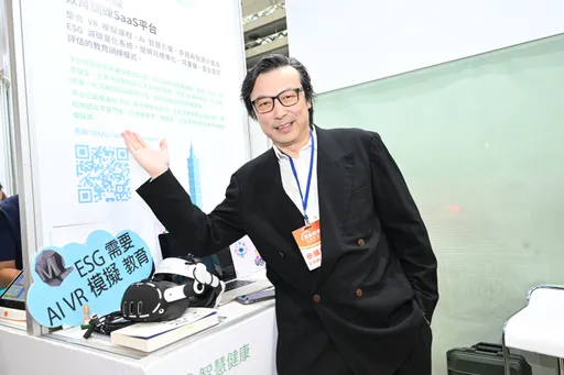 林煒自己慶祝父親節！認父子少聯絡　84歲老母天天Call女友