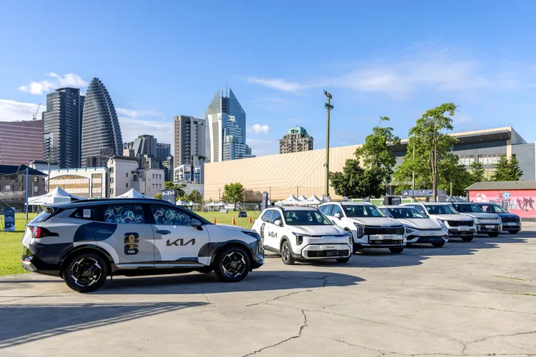 「The new Sportage x 2026 FIFA世界盃™足球車」上滿載的比賽用球，於2026 FIFA世界盃™足球賽事落幕後，全數贈予全台9所偏鄉學校及足球隊。業者提供