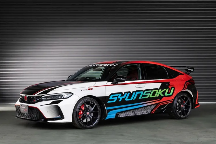 Honda也將安排一輛換上同款聯名塗裝的Civic Type R參與日本福岡、宮城等地的宣傳活動。官網照片