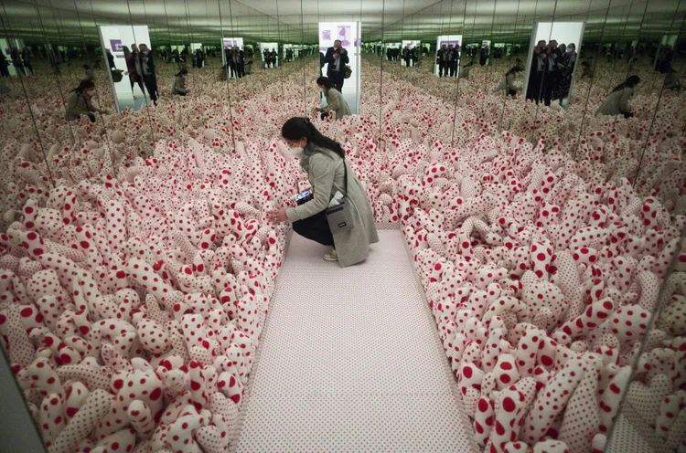 2021年在德國展出的「無限鏡屋」。美聯社