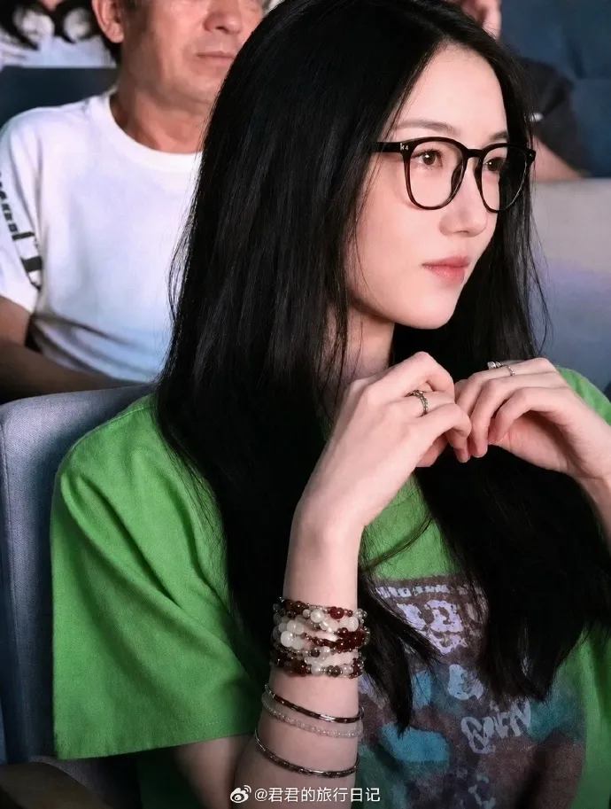 李嫣臉上幾乎已看不出手術痕跡。翻攝微博